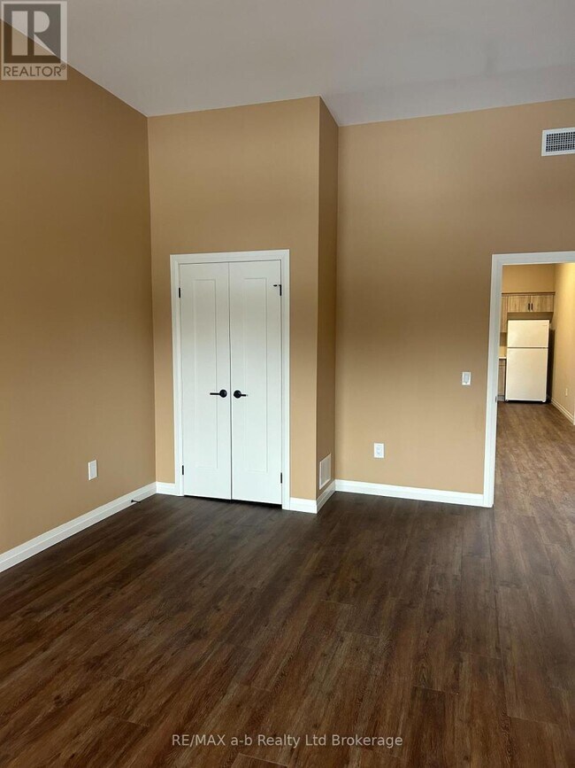 Photo du bâtiment - 136 Thames St S