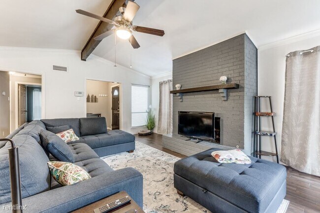 Building Photo - 3 br, 2 bath Duplex - 3148 Royal Lane