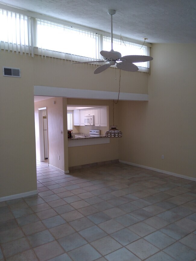Foto del edificio - 2201 Pinewood Villas Dr