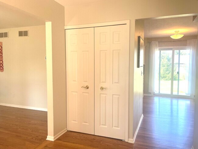 Foto del edificio - 1342 S Hidden Creek Dr