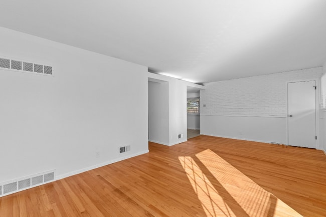 Building Photo - 10805 Spring Garden Dr