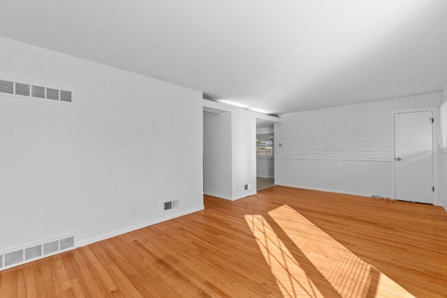 Foto del edificio - 10805 Spring Garden Dr