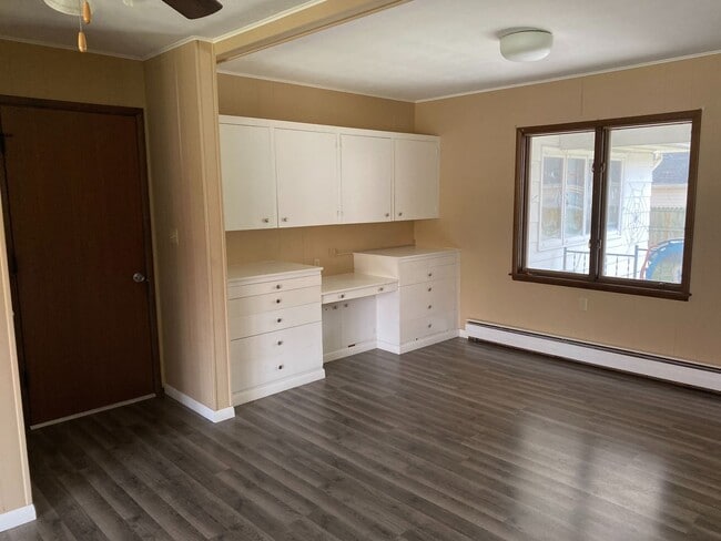 Building Photo - 504 E Main St