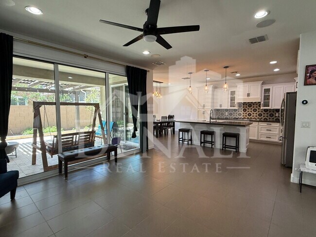 Foto del edificio - 1729 W Myrna Ln