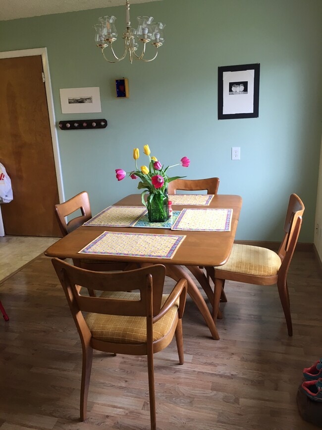 Comedor - 323 NE 7th St