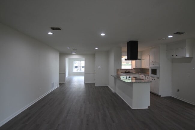 Building Photo - COMING SOON! 3 Bed 2 Bath Home in South Tyler! Tour Today!