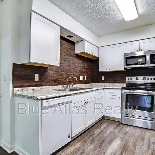 Foto del edificio - 916 Hilltop Dr