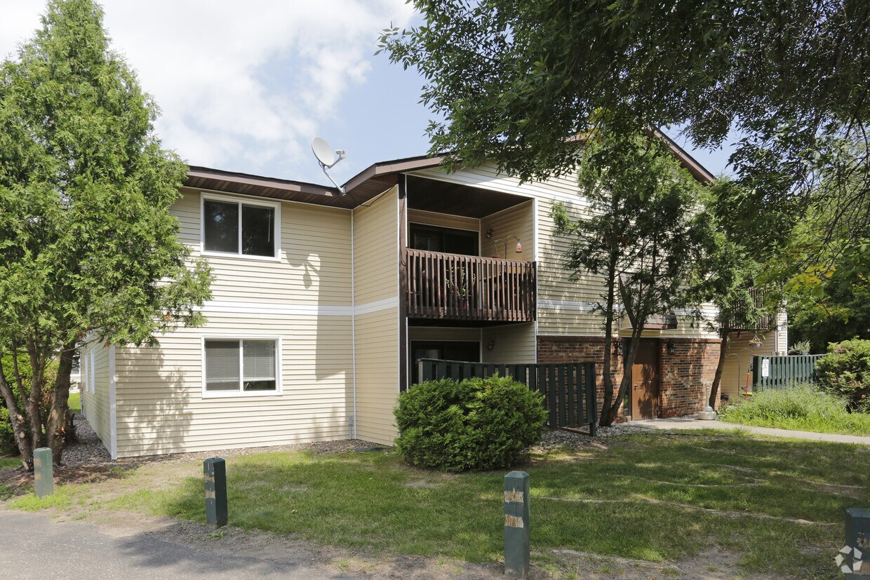 Sarah Lane Court Apartments 120 Sarah Ln Somerset, WI