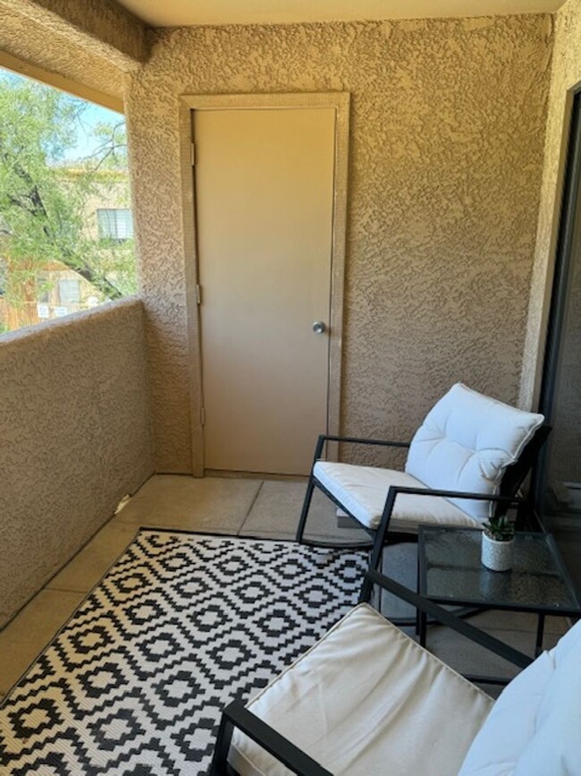 Foto del edificio - NE-3 bd/ 2bd Condo in gated community!