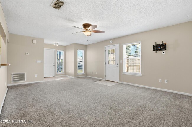 Foto del edificio - 4088 Laurelwood Dr