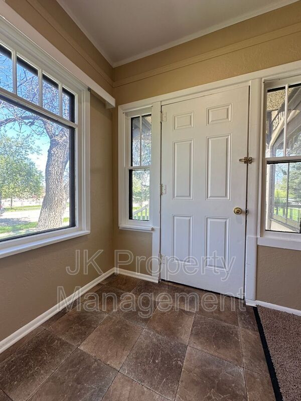 Building Photo - 2510 2nd Ave N