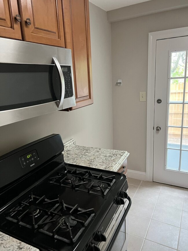 Cocina 1 - 104 N George Mason Dr