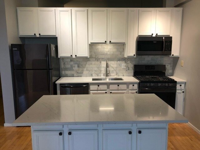 Building Photo - 3944 N Claremont Ave