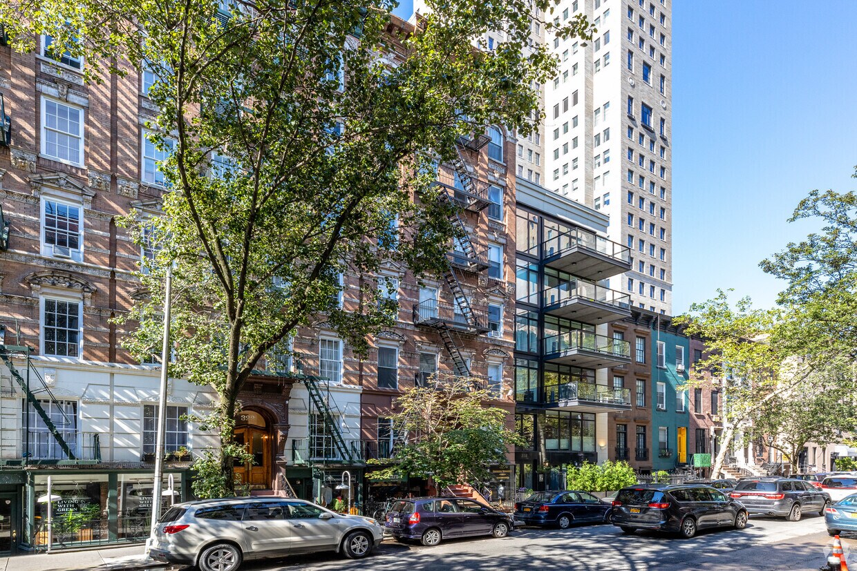 Vista desde la calle - 320 E 81st St