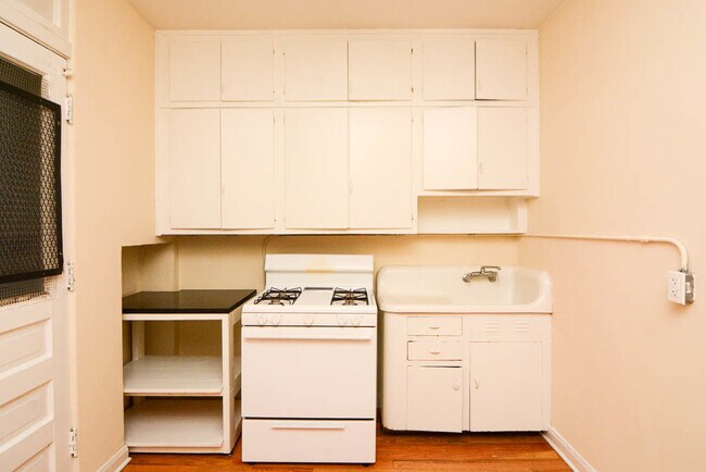 Building Photo - 4417 N Wolcott Ave