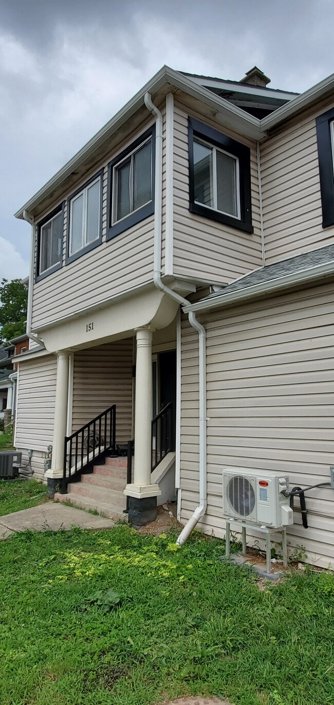 Building Photo - 151 Wellington St