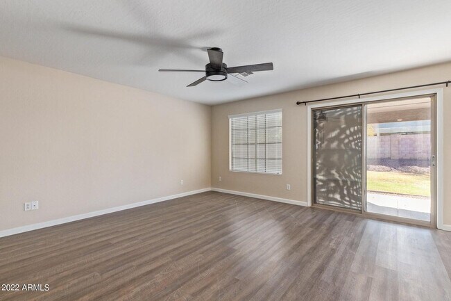 Foto del edificio - 2283 W Silver Creek Ln