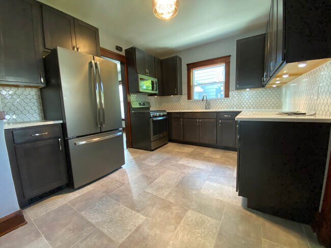 Foto del edificio - 2064 Waterbury Rd