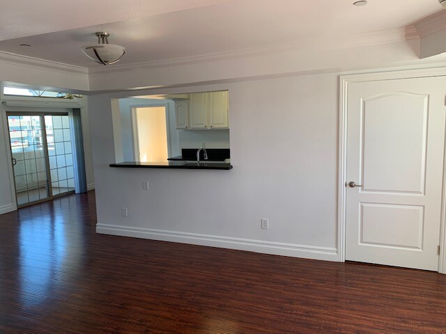 Primary Photo - 3401 Manning Ave