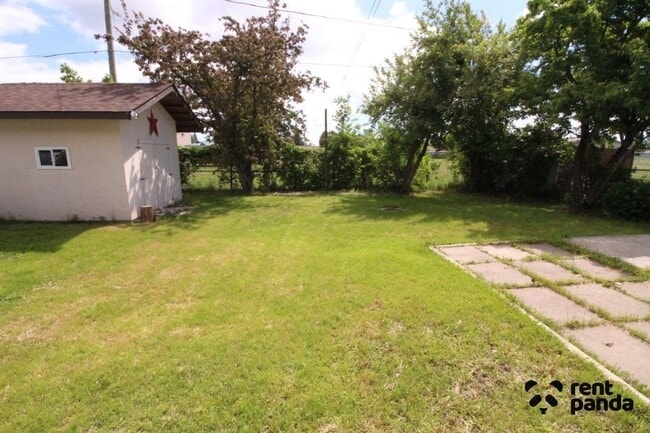 Building Photo - 414 Pineview Bay