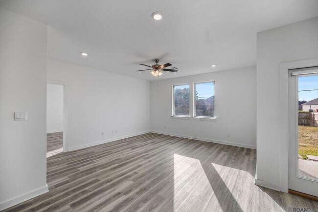 Building Photo - 12856 Silverbell Ave