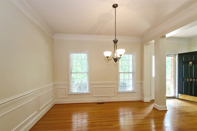 Building Photo - 16008 Cranleigh Dr