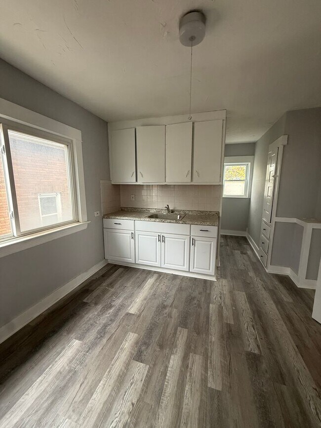 Foto del edificio - 15718 Holmes Ave