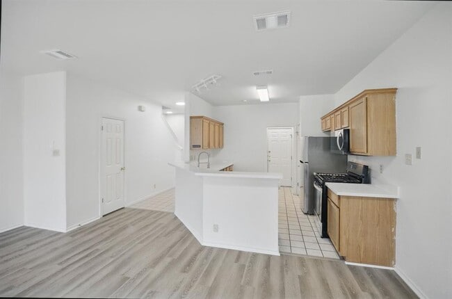 Building Photo - 2808 Kestrel Dr