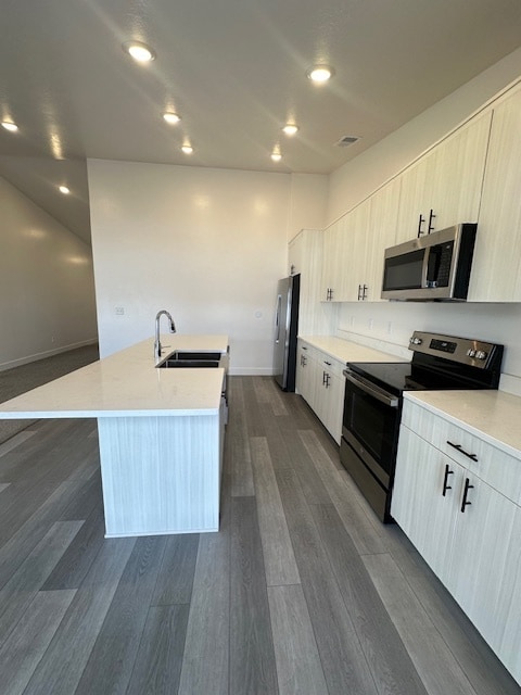 Building Photo - HC529