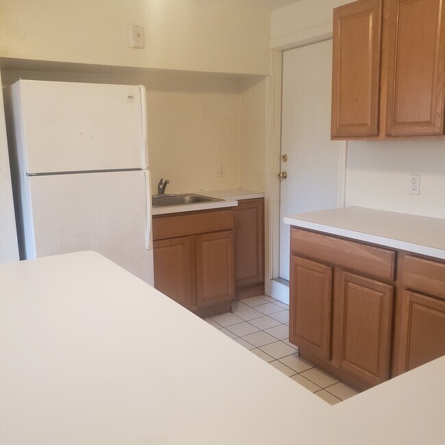 Building Photo - 9 Poplar St