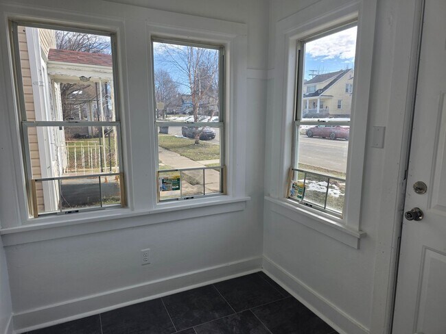 Foto del edificio - 313 E Ewing Ave