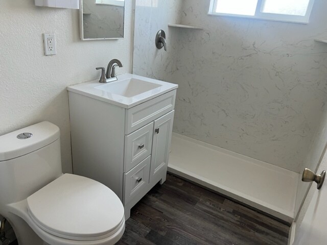 Foto del edificio - 215 Hemlock Ave