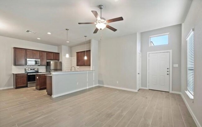 Foto del edificio - 218 Oakcrest Rd