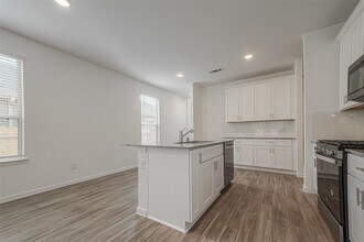 Building Photo - 325 Maple Bark Trl