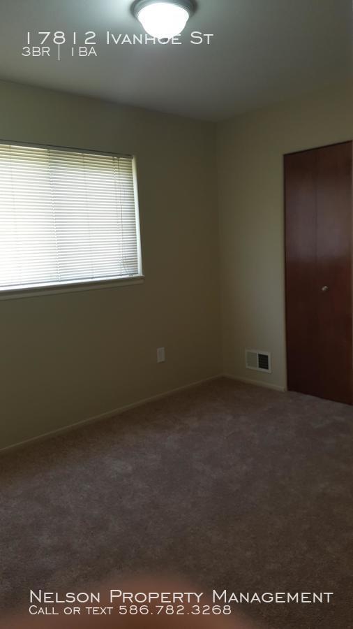 Building Photo - 17812 Ivanhoe St