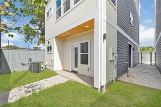 Building Photo - 3108 Arlington St