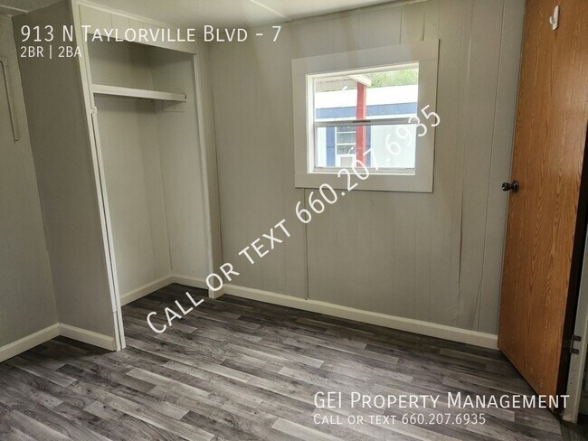 Foto del edificio - 913 N Taylorville Blvd