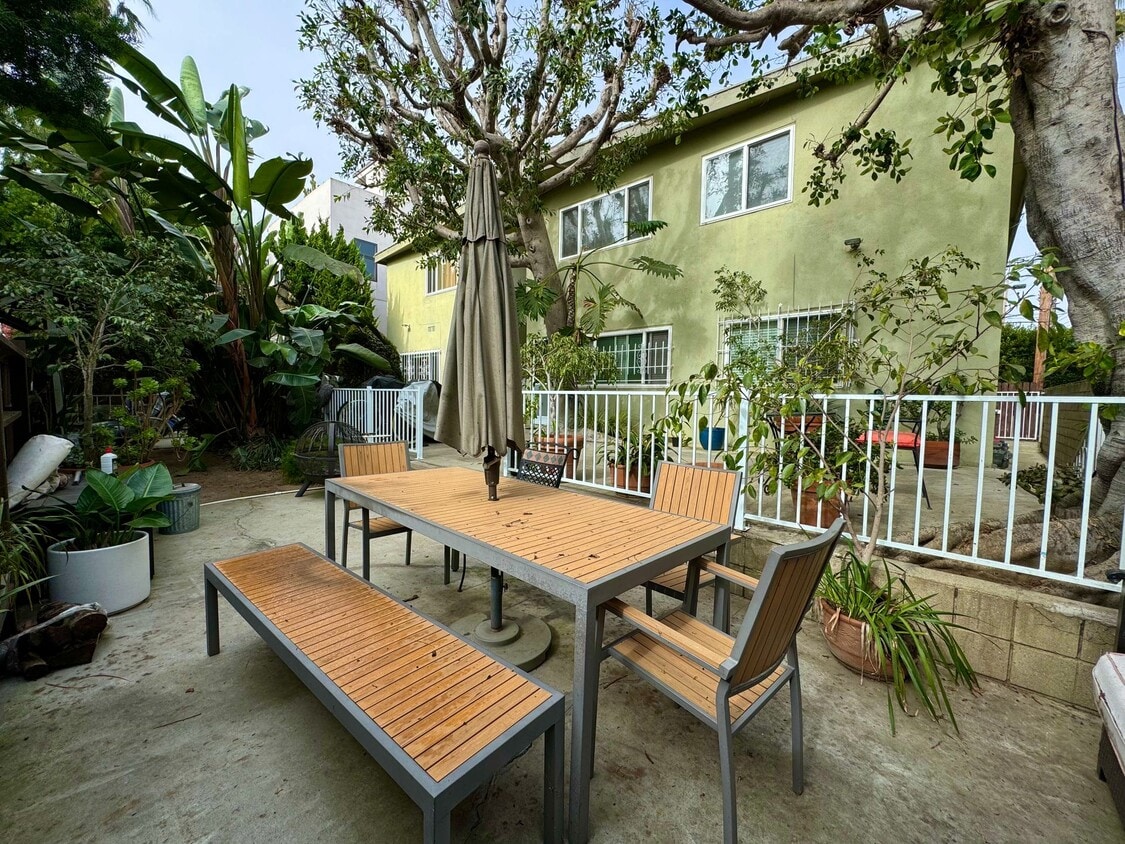 Primary Photo - Steps from the famous Venice Boardwalk