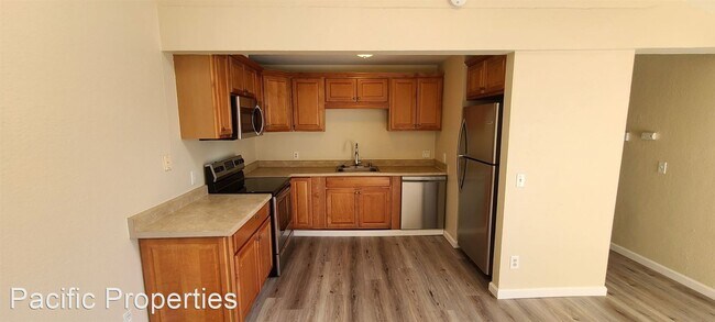 Building Photo - 3 br, 1 bath House - 850 E. Cotati #4