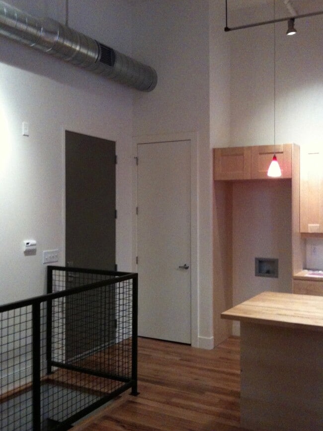 Building Photo - 342 W 200 S