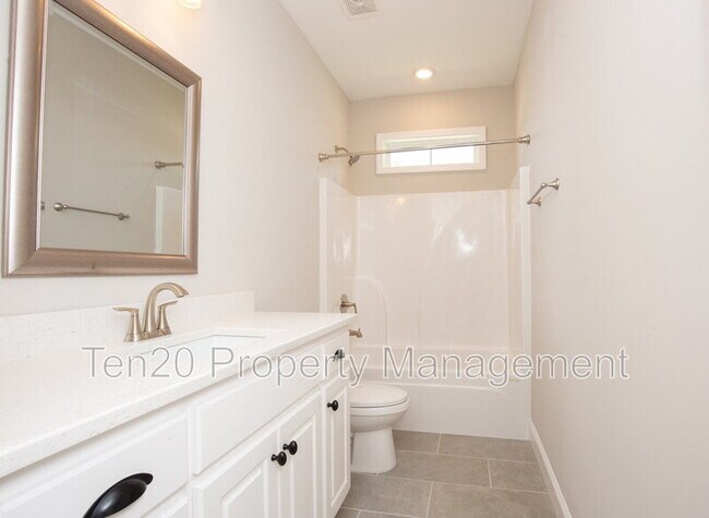Foto del edificio - 9827 Yellow Pine Rd