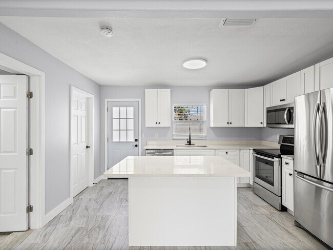 Foto del edificio - 6615 Del Prado Terrace