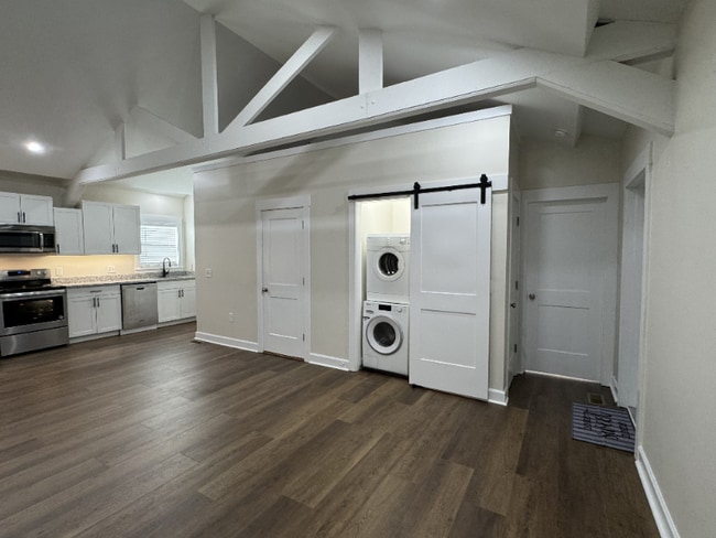 Foto del edificio - 630 Graham St