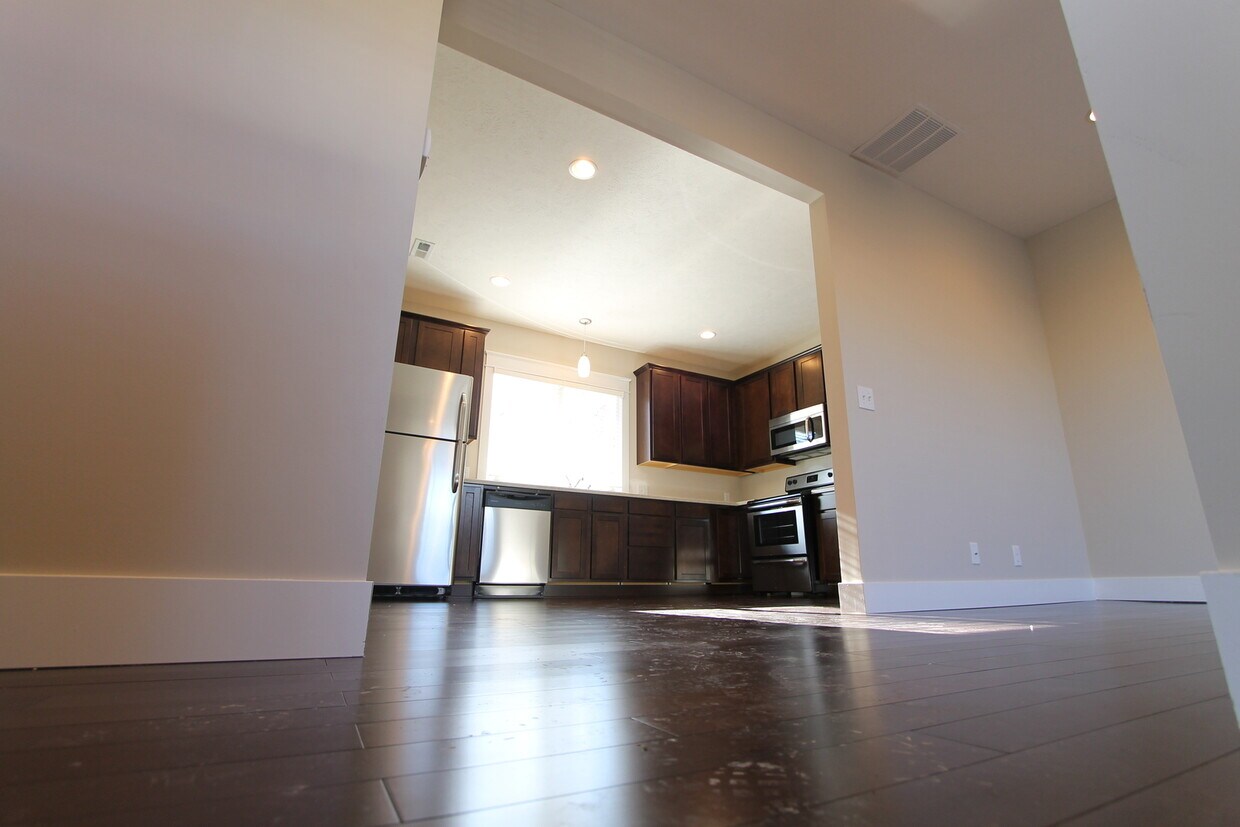 Luxury Finishes - Top-Floor Duplex Unit -- Mid-Town with a View - Luxury Finishes - Top-Floor Duplex Unit -- Mid-Town with a View