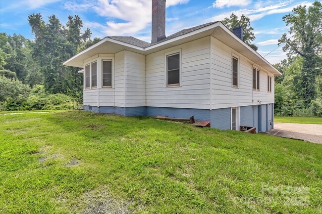 Building Photo - 8209 Moores Chapel Rd