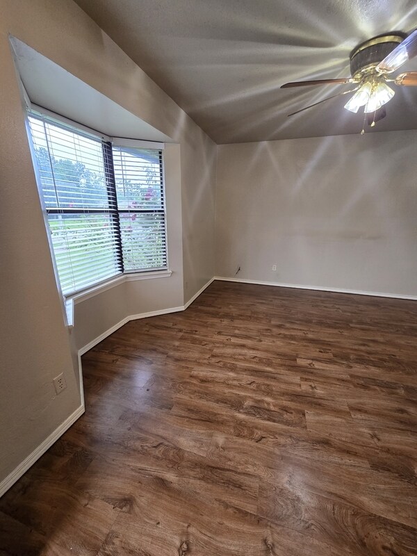 Foto del edificio - 16044 Pawnee Dr