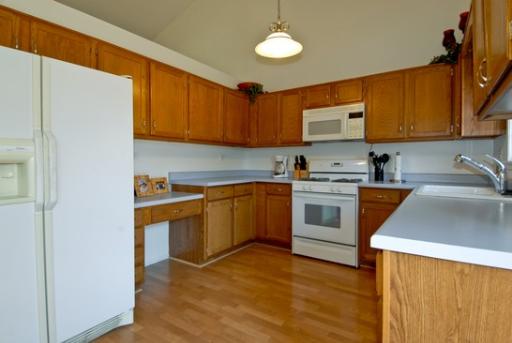 Kitchen - 86 Newberry Ct