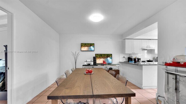 Building Photo - 7125 SW 111th Pl