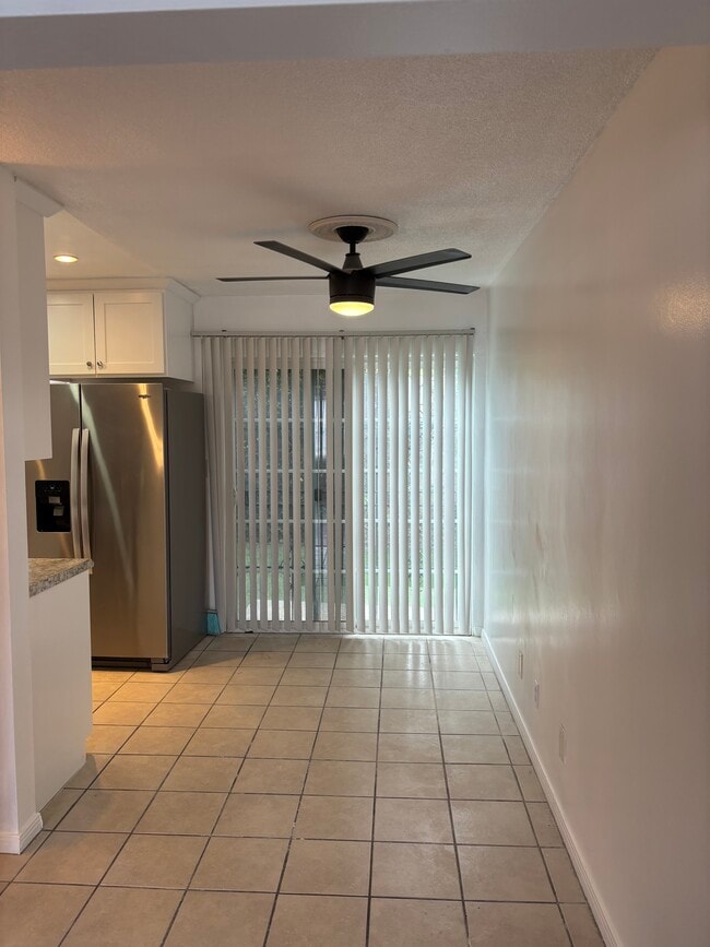 Foto del edificio - 1639 W 80th St