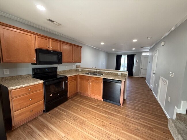 Building Photo - Townhome in Midway Park - Boyington Place!